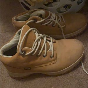 Youth Nike size 4 gore-Tex water prof boot